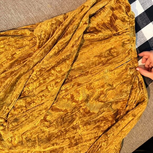 Like New Velour Umgee (Anthropologie Brand) Blouse Gold Size Large - Picture 2 of 5